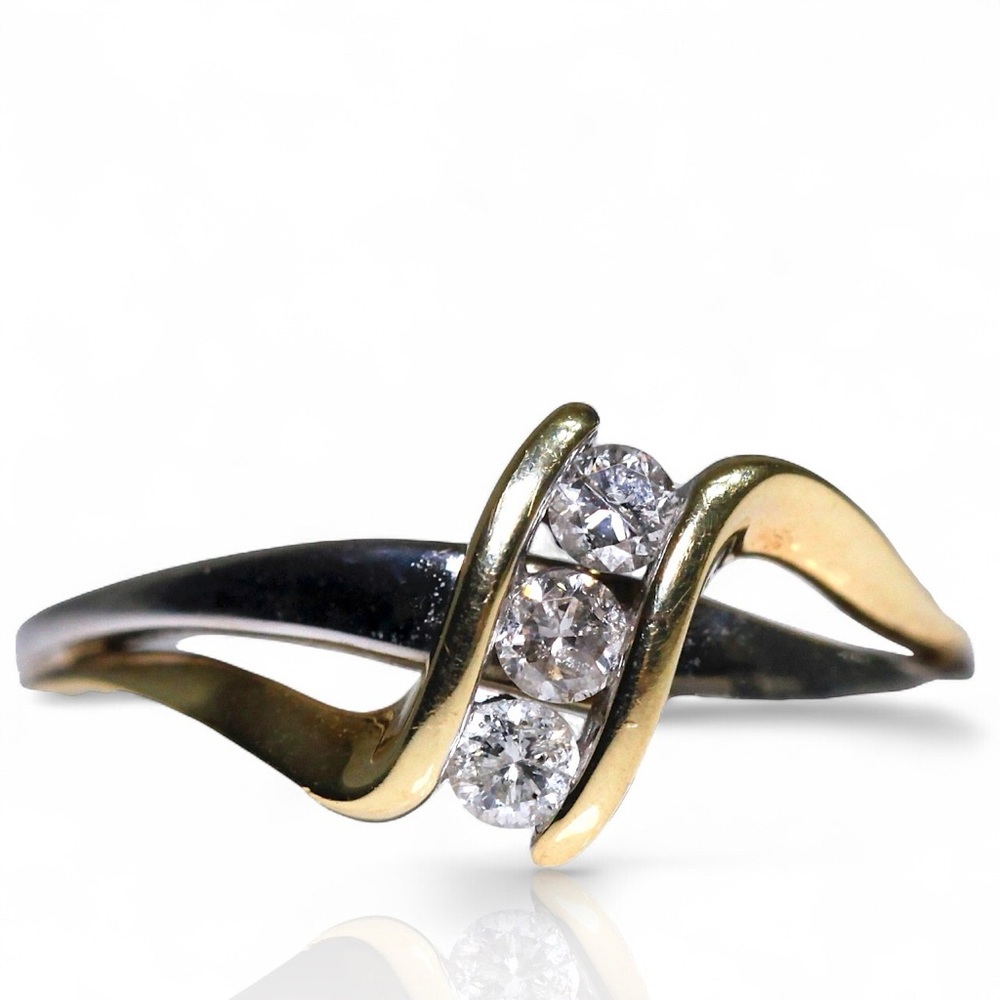 Elegant Yellow & White Gold Women's Diamond Ring